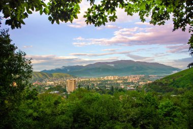 Şehir Vanadzor, Ermenistan. güzel gün batımı. 