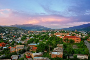 gün batımında Vanadzor şehri, Lori Province ,Ermenistan.