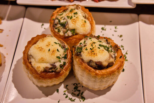 Разнообразие испанских тапас, называемых "пинчос" из Страны Басков.