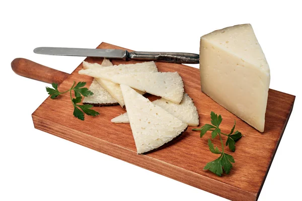 Dilimler masası Beyaz arkaplanlı eski kuzu sütlü peynir