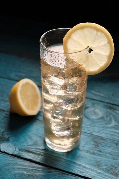 Чай Льдом Стакане Трубки Ломтик Лимона — стоковое фото