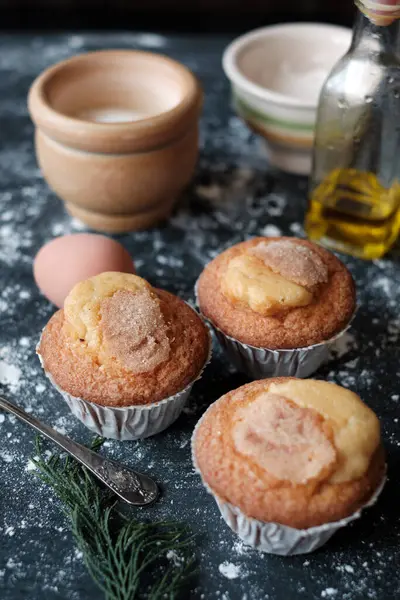 Muffins Hechos Con Harina Aceite Azúcar Huevo —  Fotos de Stock