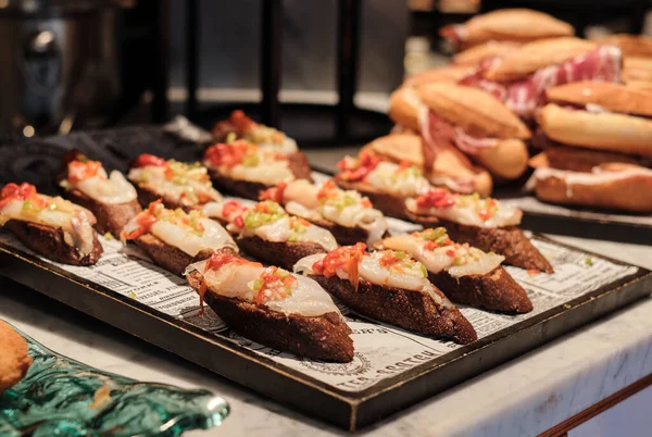 Tapas Españolas Llamadas Pintxos Del País Vasco —  Fotos de Stock