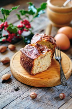 Köy kökenli ev yapımı bademli kek.