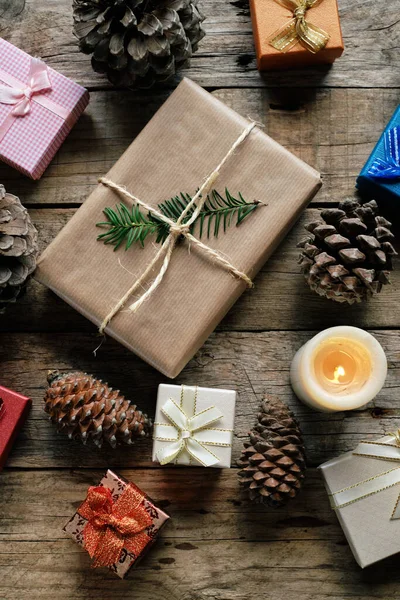 Emballages Cadeaux Noël Avec Ananas Table Rustique — Photo