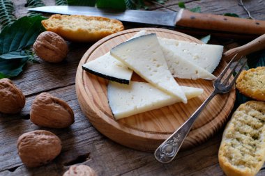 Köy kökenli İspanyol peyniriyle