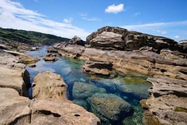 Jaizkibel dağının kıyısında, Bask ülkesinde doğal havuzlar..