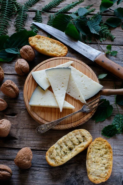 Köy kökenli İspanyol peyniriyle