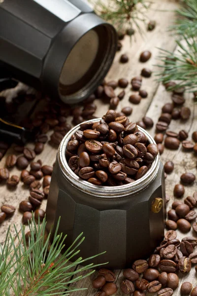 Kaffeebohnen Der Mokka Kaffeemaschine — Stockfoto