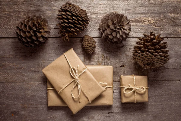 Packages Wrapped Kraft Paper Tied Jute Pineapples — Stock Photo, Image