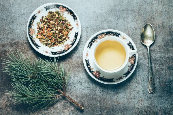 Yeşil çay ve çay yaprakları