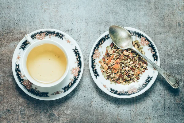 Yeşil çay ve çay yaprakları