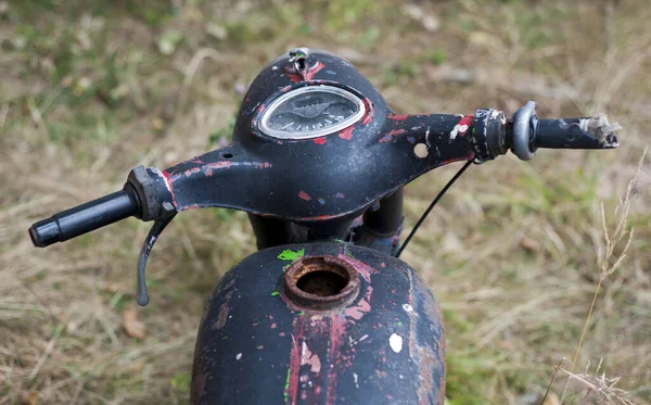 Vintage Motocykl Zaparkowany Pustej Drodze Kraju Vintage Motocykl Stojący Poboczu — Zdjęcie stockowe