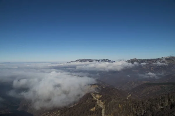 Picos Das Montanhas Sob Neve Dia Agradável Ensolarado Montanha — Fotografia de Stock