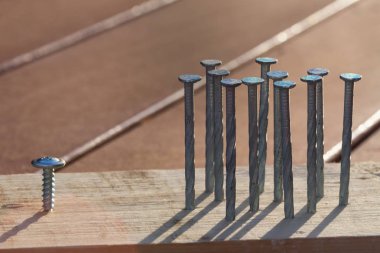 Onları ters bir vida bir gemide bir sürü çivi olduğunu. Bir kişilik bir konuda kavramı ve kalabalık