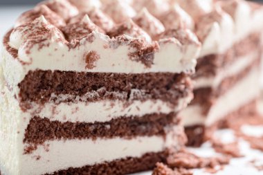 Kesilmiş pasta yakın çekim.