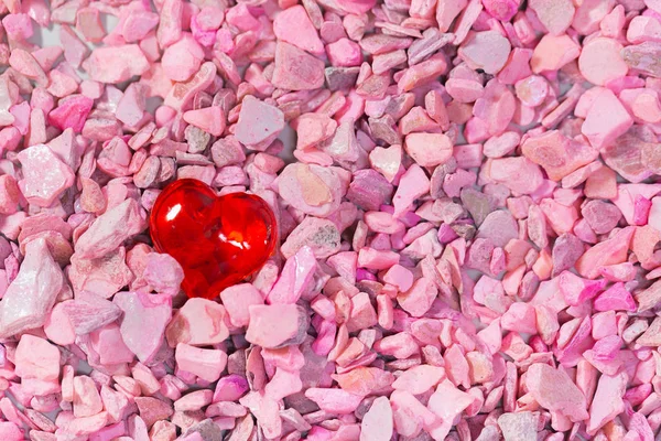 Coração Vermelho Vidro Umas Pedras Rosa Conceito Sobre Amor Para — Fotografia de Stock