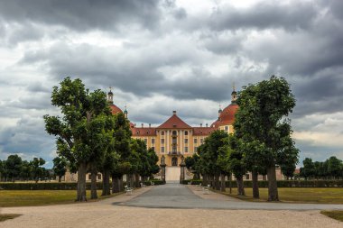 Wettin Hanesi 'nin Sakson seçmenlerinin av kalesi, Moritzburg' da, Dresden 'e 14 km uzaklıkta..