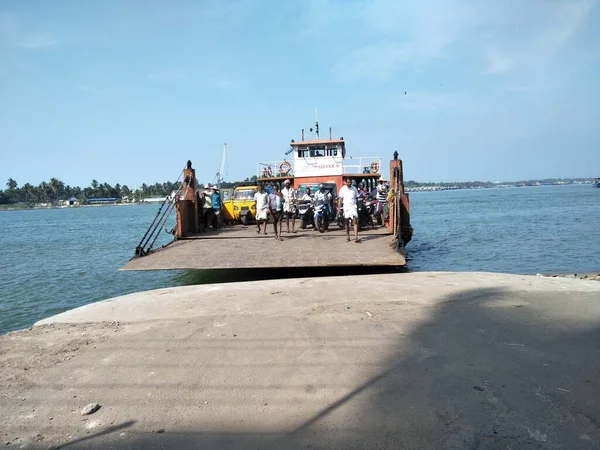 Denizde Tekne Taşıyan Araç 