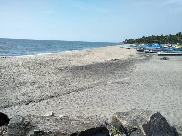 Halkın Yokluğunda Sahil