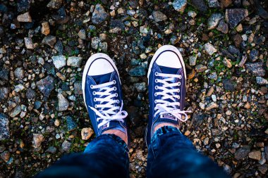 Yukarıdan çekilen Van ayakkabıları.