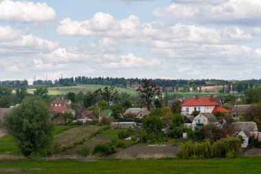 Baharda renkli banliyö manzarası