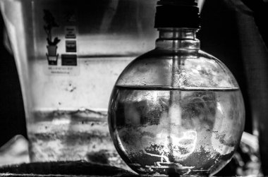 ev çiçekleri için su dağıtıcı (siyah & beyaz)