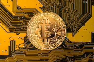 Madencilik Bitcoin kavramı-, sarı bir PCB altın sikke