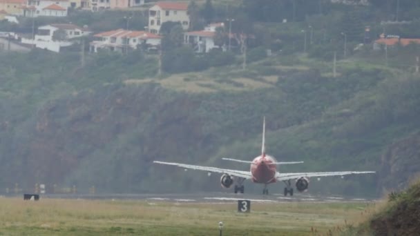 Airbus A320 D-ABCH by Air Berlin Slå på Madeiras flygplats Landningsbana FullHD 1080p — Stockvideo