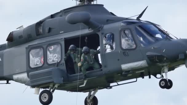 Busca e salvamento SAR Helicóptero decolar. Agusta Westland AW-139 . — Vídeo de Stock