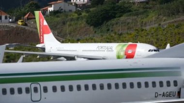 TAP Portekiz Hava Yolları 'ndan Airbus A330 CS-TOM Madeira 4K' dan havalanıyor.
