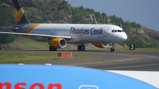 Airbus A321 of Thomas Cook Airlines Taxiing at Madeira Funchal Airport — Stock Video