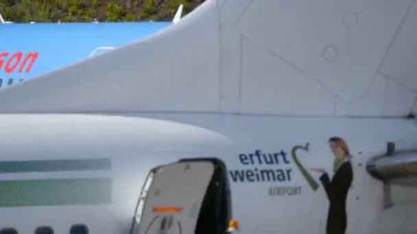 Yolcu uçağı Boeing B737 Jet Time Havayolları tarafından Madeira LPMA Havaalanı 4K — Stok video