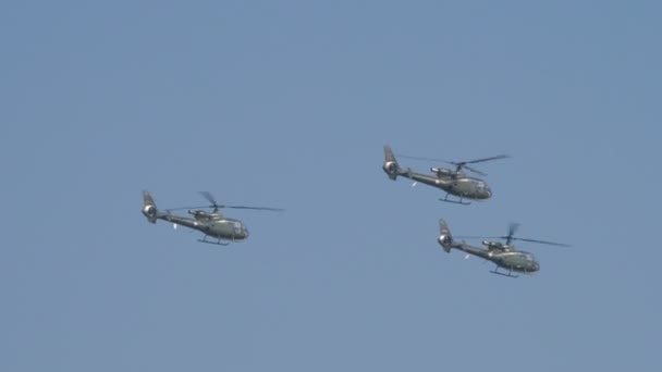 Gazela da Força Aérea Sérvia um helicóptero militar usado na guerra da Iugoslávia e Kosovo — Vídeo de Stock