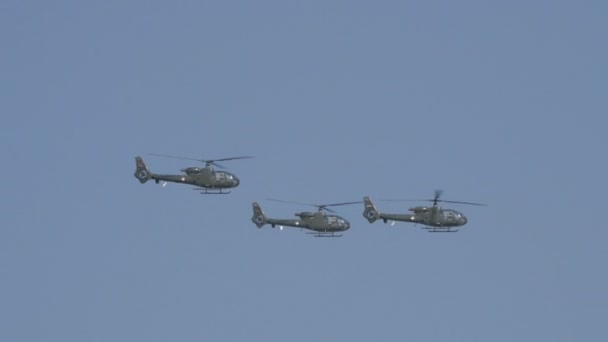 Támadó helikopter Soko Aerospatiale Gazelle használt durin jugoszláv és koszovói háború. — Stock videók