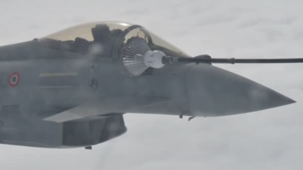 Militärische Kampfflugzeuge Formation Eurofighter Air to Air im Flug — Stockvideo