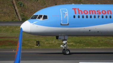 Thomson Havayolları Boeing 757, Madeira Havaalanı 'nda taksicilik yapıyor. Uçak Spotting 4K