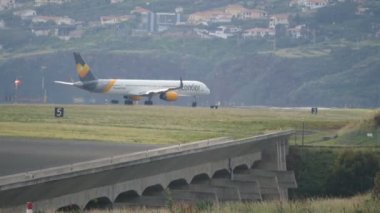 Yolcu Jet-Taxi Kalkışa Dönüş. Boeing B-757 D-ABOJ 4K Madeira Funchal 'da