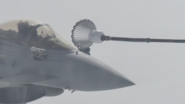 Eurofighter Military Fighter Combat Jet Aircraft Air to Air in Flight Tanken — Stockvideo