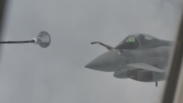 Militära flygplan Mid Air Refueling — Stockvideo