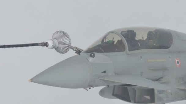Aviones militares Reabastecimiento de aire a aire — Vídeos de Stock
