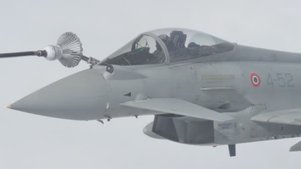 Combat Aircraft in Flight Refueling — Stock Video