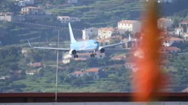 Boeing 737 Funchal Havaalanına iniyor. TUIfly 'ın SE-DZV Nordic 4K UltraHD