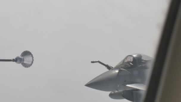 Betankung von Eurofighter Typhoon-Flugzeugen — Stockvideo