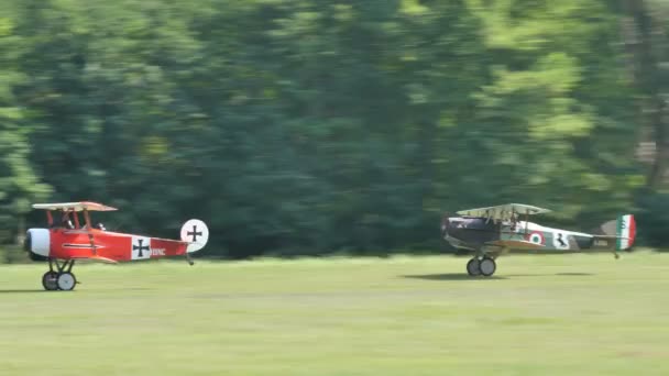 Take of the Red Baron Triplane with a SPAD biplane of the First Wold War — Stock video