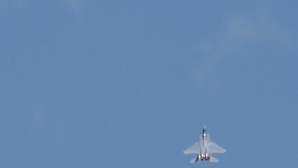Aeromobile da combattimento militare F-15 Eagle USA Arrampicata verticale in slow motion — Video Stock