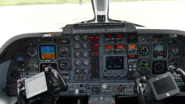Aircraft Cockpit of Piaggio P180 Avanti Turboprop Airplane. — 비디오