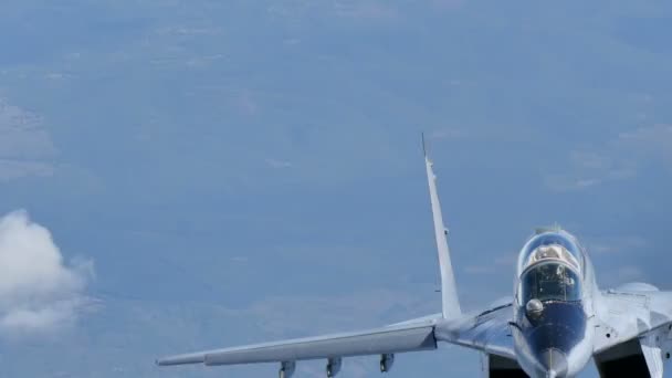 军用飞机在飞行中。Mikoyan Gurevich MiG-29 Fulcrum 4K Closeup — 图库视频影像