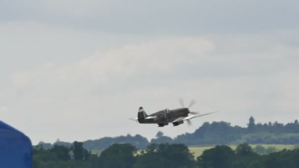 Supermarine Spitfire Royal Air Force Combat Aircraft második világháborús felszállás — Stock videók