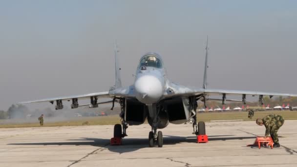 Wyłącz silniki odrzutowe. MiG 29 Fulcrum serbskich sił powietrznych — Wideo stockowe